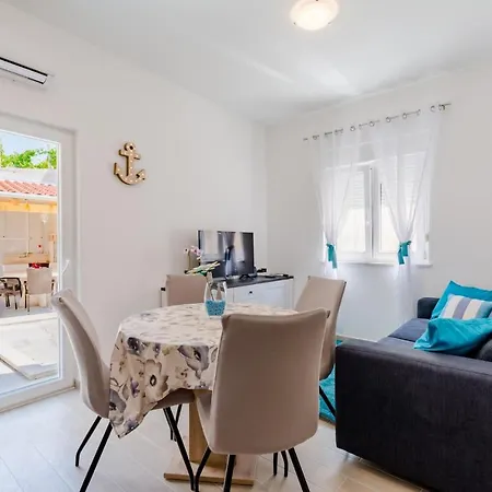 Penzo - One Bedroom With Terrace شقة *