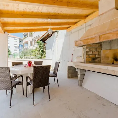 Penzo - One Bedroom With Terrace شقة