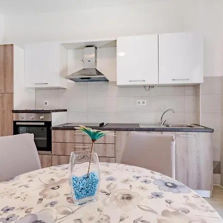Penzo - One Bedroom With Terrace شقة